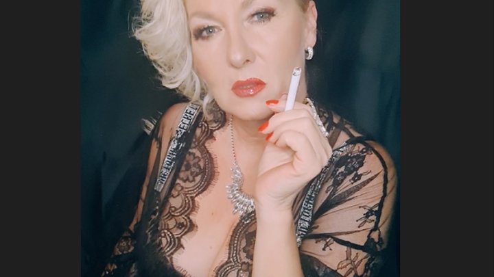 Sexy Curvy Smoker Milf Smokes Camel Filterless Nice And Spicy On