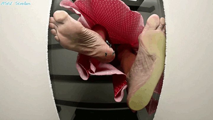 Moody Milf Barefoot Long Soles Crushing Again Mp Pornmeka