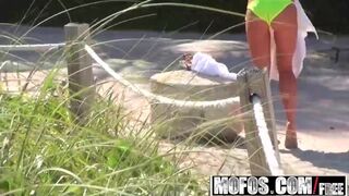 Mofos - Pervs on Patrol - Curves for the Pervs, Rahyndee James