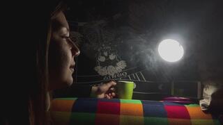 SMOKING YULIANA CLOSE UP AND COFFE