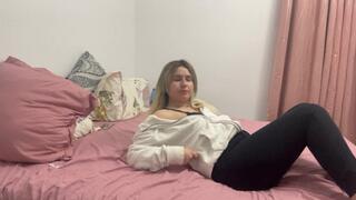 Training with me while farting in sweatshirt''