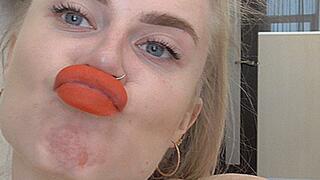 Big red lips! MP4