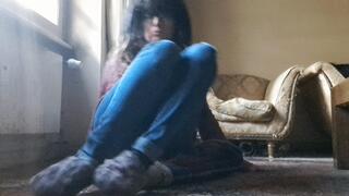 SMELLY SLIPPERS AND PANTYHOSE FEET