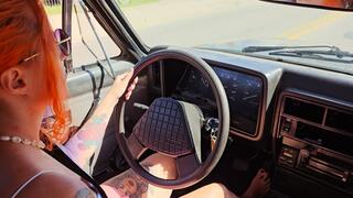 Barefeet driving the Opala