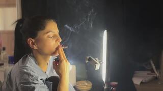 SMOKING LOVE - PASSING SMOKE THROUGH THE RING OF LIGHT