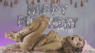 WAM !! HAPPY BIRTHDAY MARTINA VS A BIG CAKE