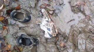 Pink Mizuno sneakers in wet mud