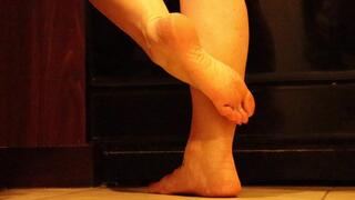 Phoenix Stacy Kitchen Feet