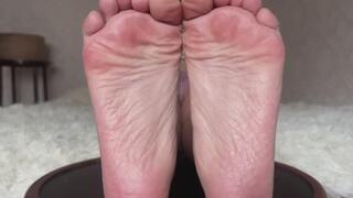 Soles of beautiful Princess Leya