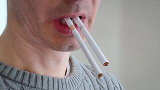 Smoking EVE 120s and Muratti Red 100s 170325 4K