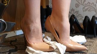 Using Tshirt as Doormat in 55 Pairs of Shoes