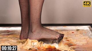 Samara Pantyhose Stuck - 4K MP4