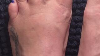 Sexy foot fetish massage, toe spreading, wrinkled soles