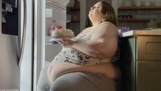 Fridge Raid - LisaLou SSBBW