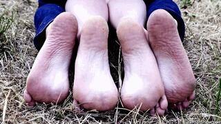 Two pairs of summer young soles of college girls in a public park (Part 5 of 6)