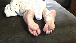 3 CLIPS OF PIGGIES IN A BLANKET