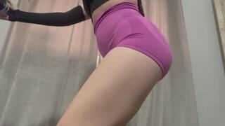 My stepsister is working out in pink leggings with a huge ass, but he didn't realize that he was working