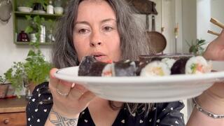 so hungry girl will eat sushi m0