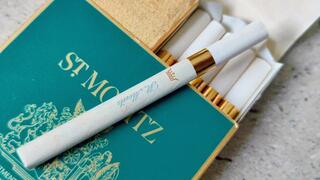 Smoking Fetish St Moritz menthol 100s admiration