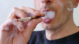 Smoking Capri 100s with holder IYF 4K