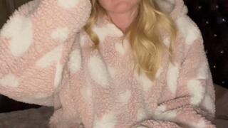 Nose rubbing into sneeze fit