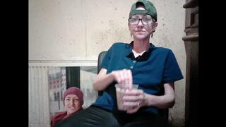 eating peanuts 10 minutes