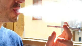 Smoking EVE 120s Blue Sunlight 4K 250325 4K