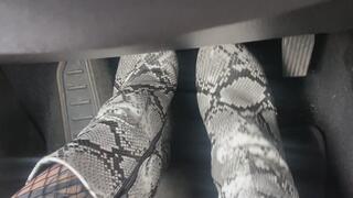 PEDALPUMPING CON SCARPE CON TACCO ALTO DA LAP DANCER E CALZE A RETE - PEDAL BRAKE