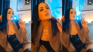 Icey Winter smoke in leather and fur