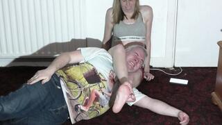 Danielle Neck Scissors 2 (4K)