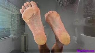 Big Feet on Glass - Giantess - HD MP4