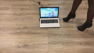 hard crush laptop + trampling