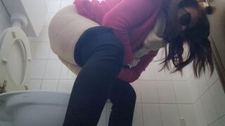 Embracing the Everyday: Nicoletta's Unique Journey of Relaxation and Authenticity in Public Restrooms 4K