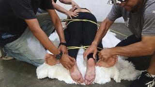 These two ladies are very ticklish (3)