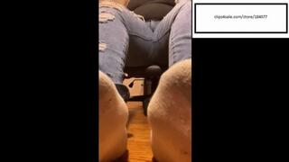 MamaPhatt shows itchy dry feet out hanes