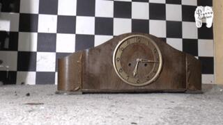 Last minutes for a Cabinet Clock floor view