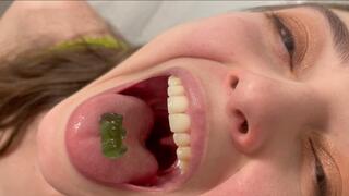 Amateur Giantess Gummy Vore