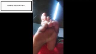 Hot_chick Dry itchy feet under table itching