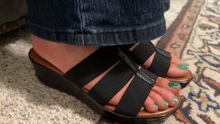 Aunt Sara's Pretty Feet