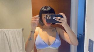 Play and cum with beachballs