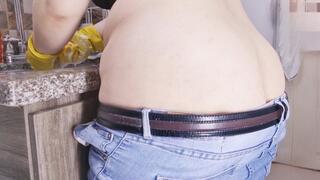 Buttcrack cleaning your kitchen