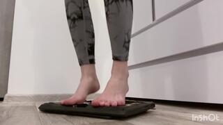 Katya hard tramplig and jumping and spitting and butt crush laptop