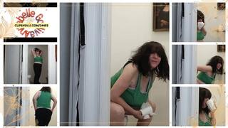 Making Party Sized Gourmet Chocolate Coffee Cakes In The Toilet w Pee n Feed