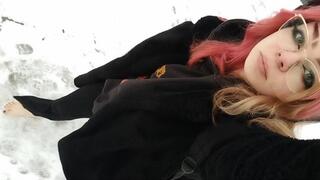 New model Aurelia comes to Total Pain Tournament V session barefoot