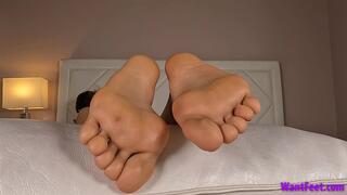 Soles on the Bed - Foot Fetish - HD MP4