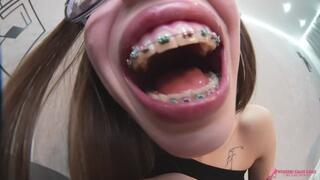 Tiny slave for her stinky sneakers - HD