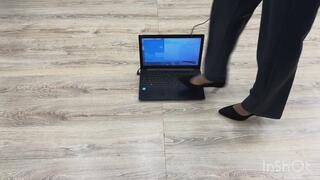 Oleonora hard trample, stomping and crush new work laptop