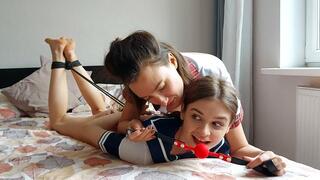 SCHOOLGIRLS HAVING FUN AFTER SCHOOL HD