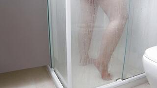 Dolce Amaran and her shower that turns water into a fetish – ASS • WET SOLES • BAREFOOT • FEET • SOLES • FRENCH NAILS • PROVOCATION • SHOWER • WATER • LEGS • CURVY