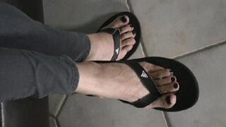 MatureLadyInFlipFlops (MP4)